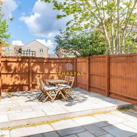 Cosy 2 Bed & Free Parking. Near Heathrow/Pinewood Villa Слау Екстериор снимка